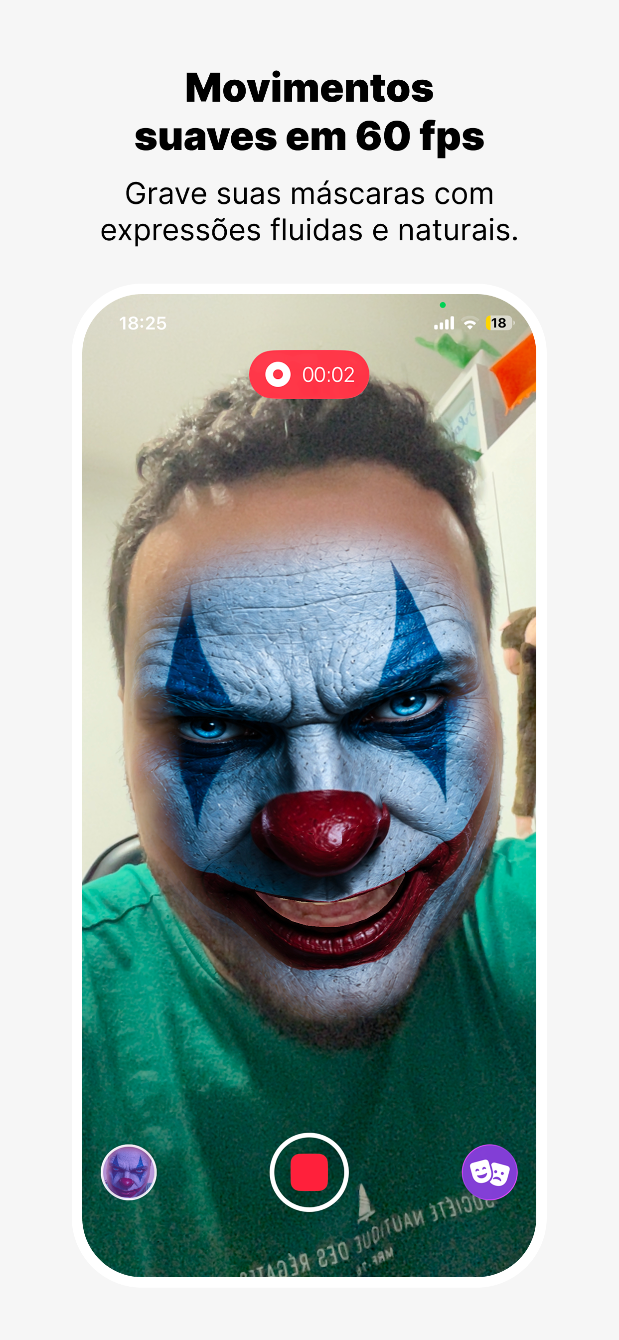 GiggleFace gravando um vídeo com uma máscara facial personalizada de palhaço.